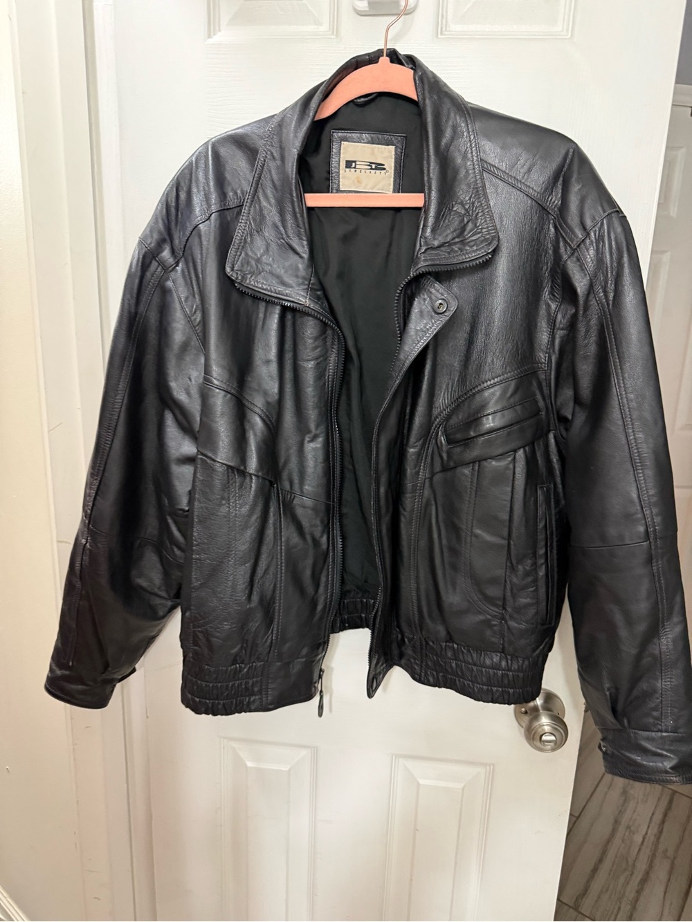 Vintage (80’s/90’s) JT Beckett Leather Bomber Jacket with Zip Front
